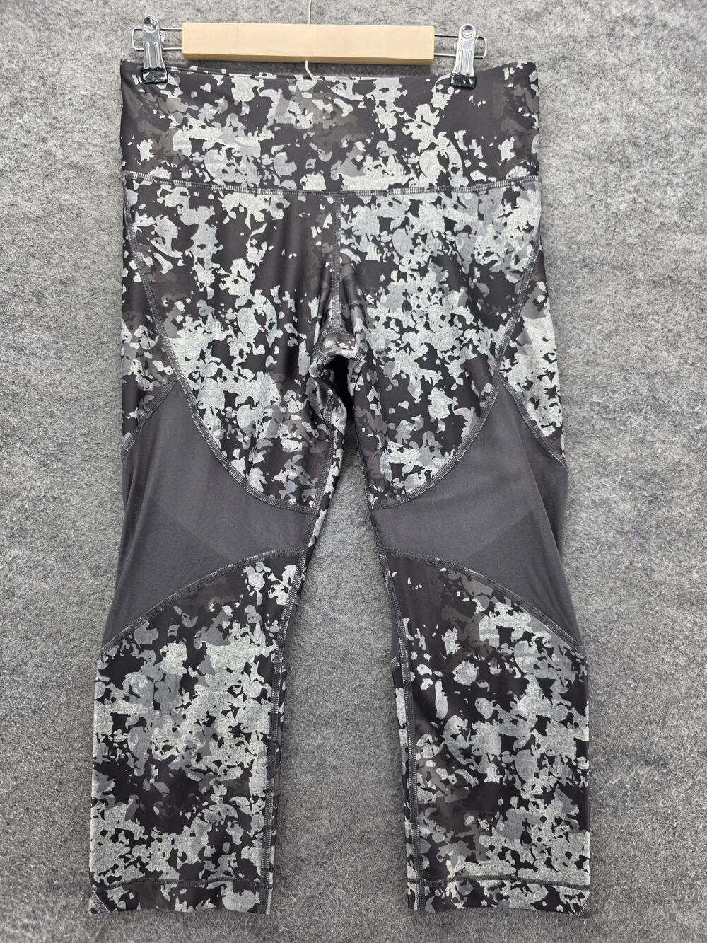 Under Armour Pants Womens Large HeatGear Compression Athletic Camo Print